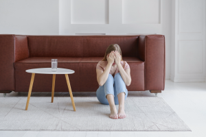 憂鬱そうな女性