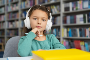 賢そうな女の子